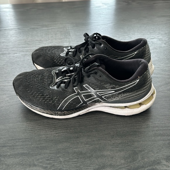 ASICS Kayano 28 - Picture 3 of 4